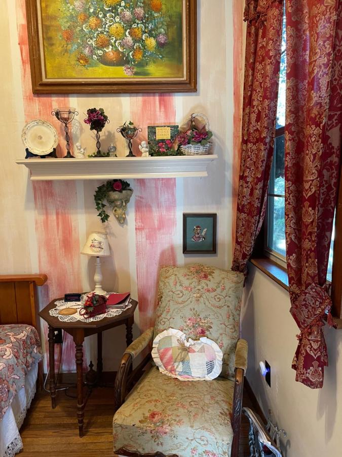 The Victorian Cottage At Creekside Camp & Cabins 마블폴스 외부 사진