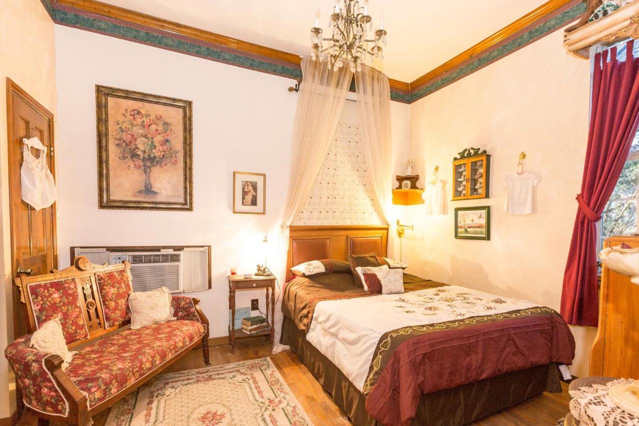 The Victorian Cottage At Creekside Camp & Cabins 마블폴스 외부 사진