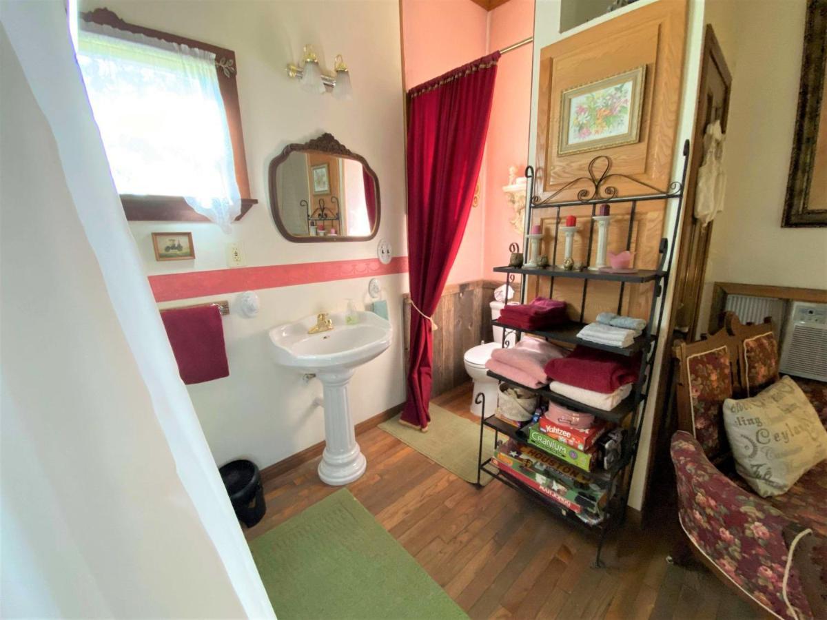 The Victorian Cottage At Creekside Camp & Cabins 마블폴스 외부 사진
