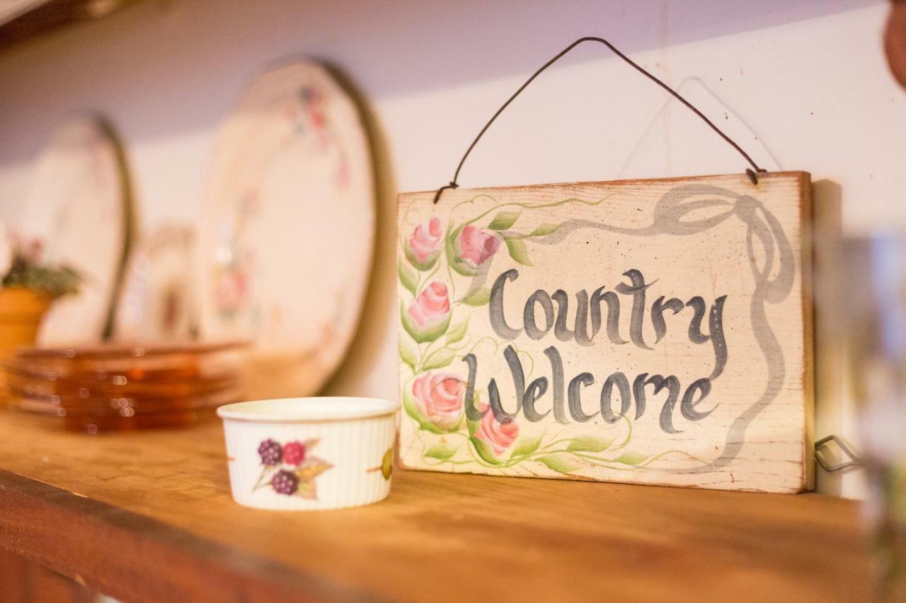 The Victorian Cottage At Creekside Camp & Cabins 마블폴스 외부 사진