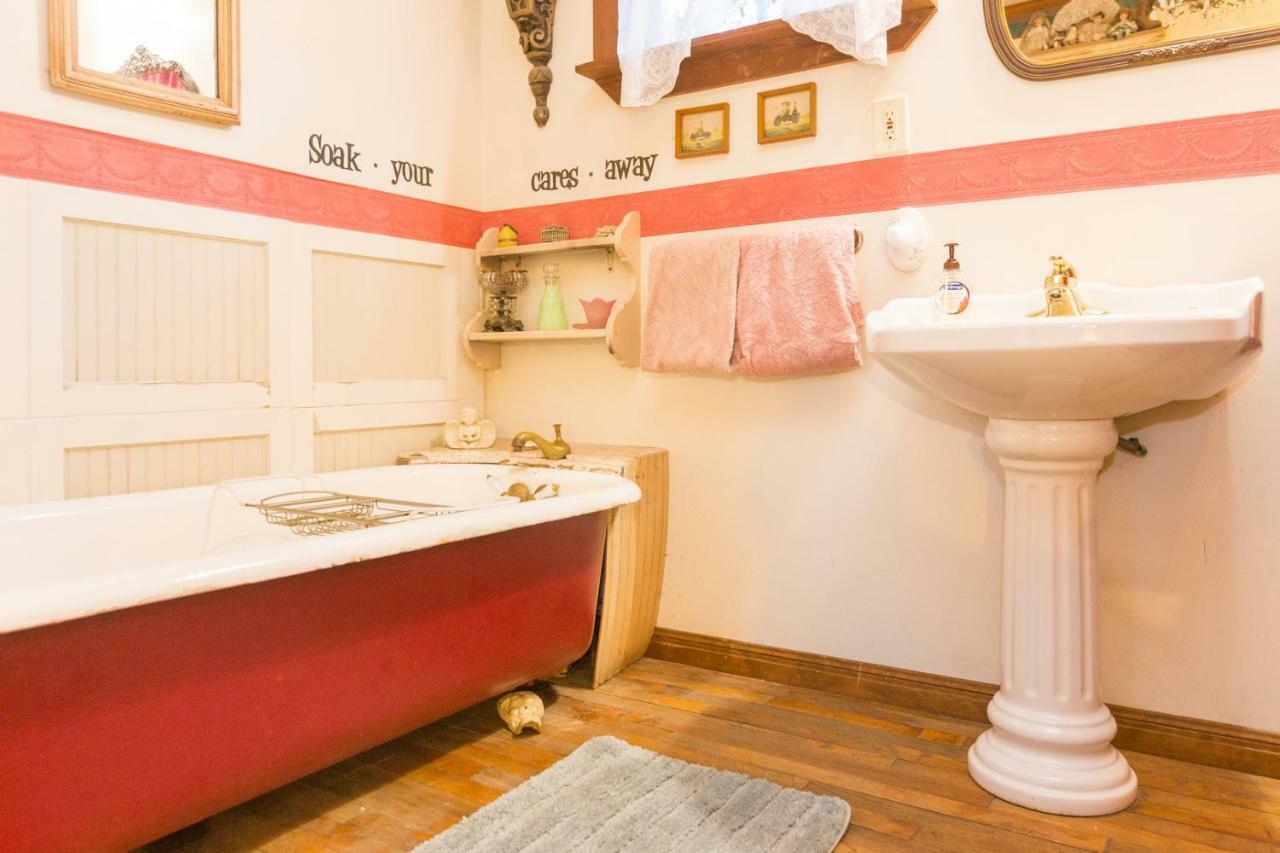 The Victorian Cottage At Creekside Camp & Cabins 마블폴스 외부 사진